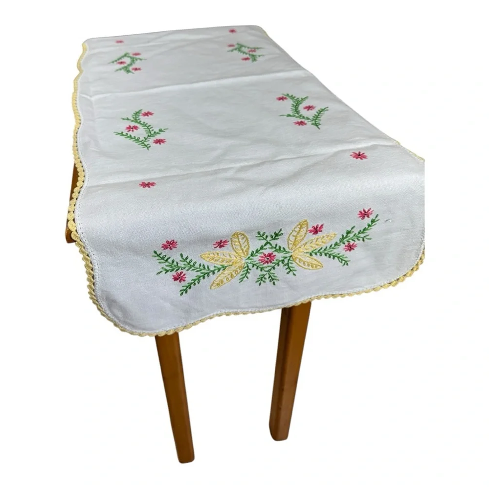 Embroidered Floral Table‎ Runner